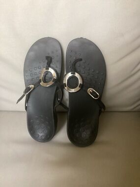 Vionic Karina Flip Flop Thong Sandals Silver Ring Black Straps Slide On Size 8